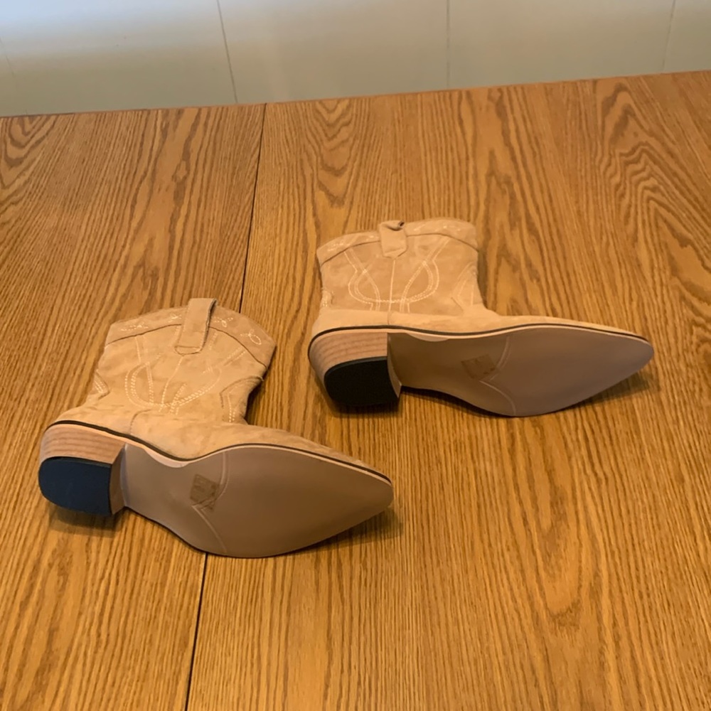 SHEIN boots.   TAN.  Size 41.  NEW!